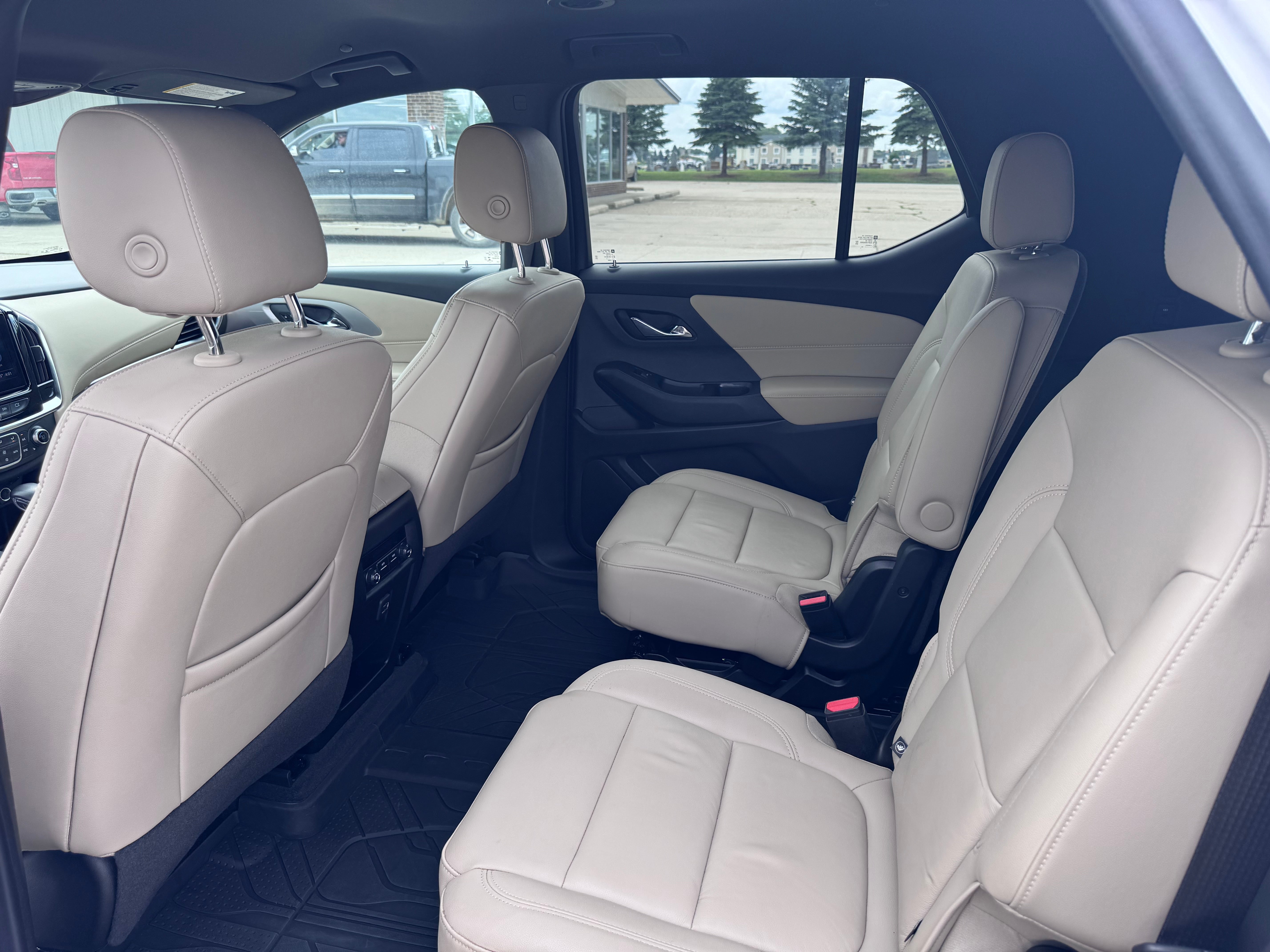 2022 Chevrolet Traverse LT Leather