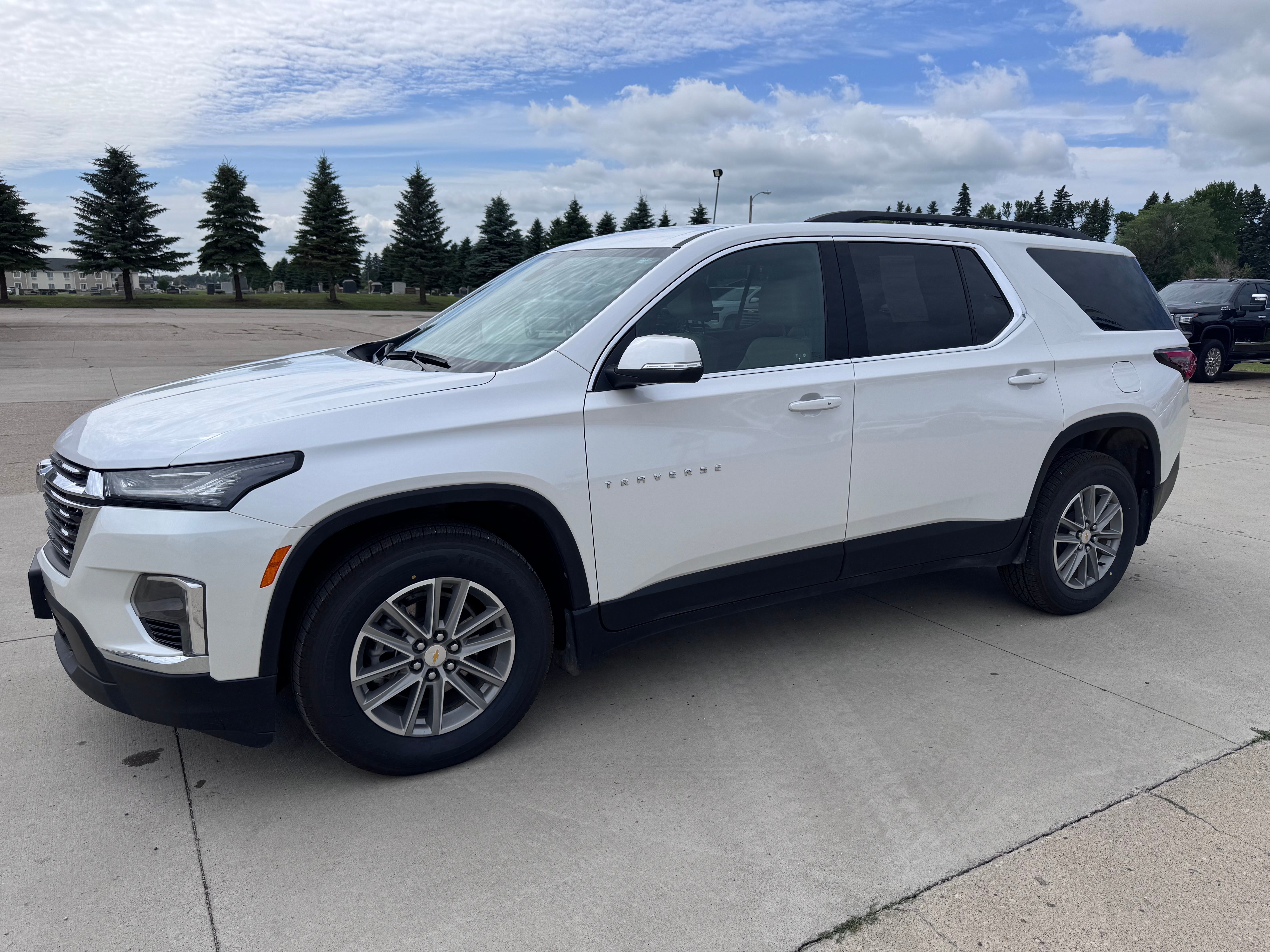 2022 Chevrolet Traverse LT Leather