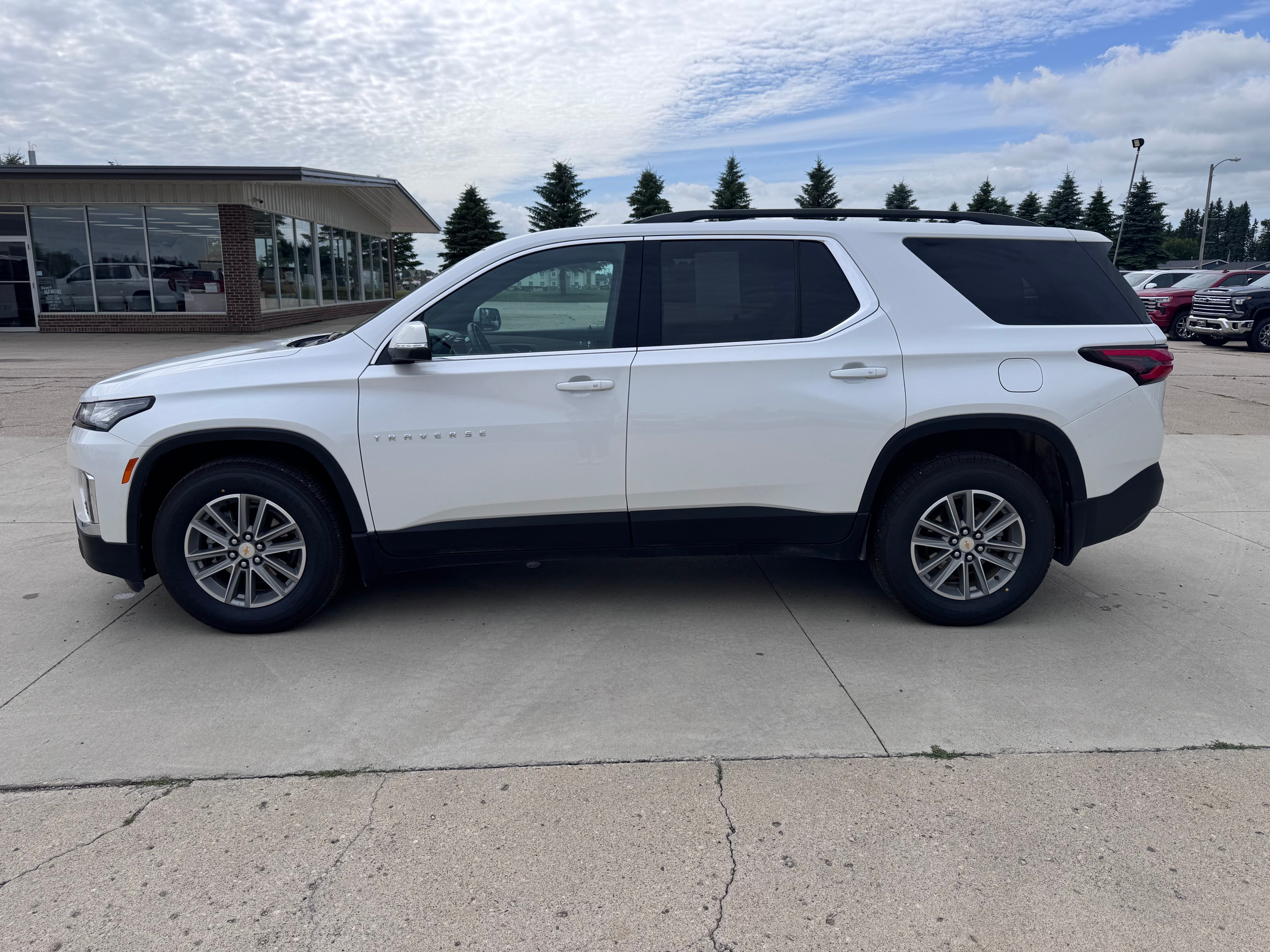 2022 Chevrolet Traverse LT Leather