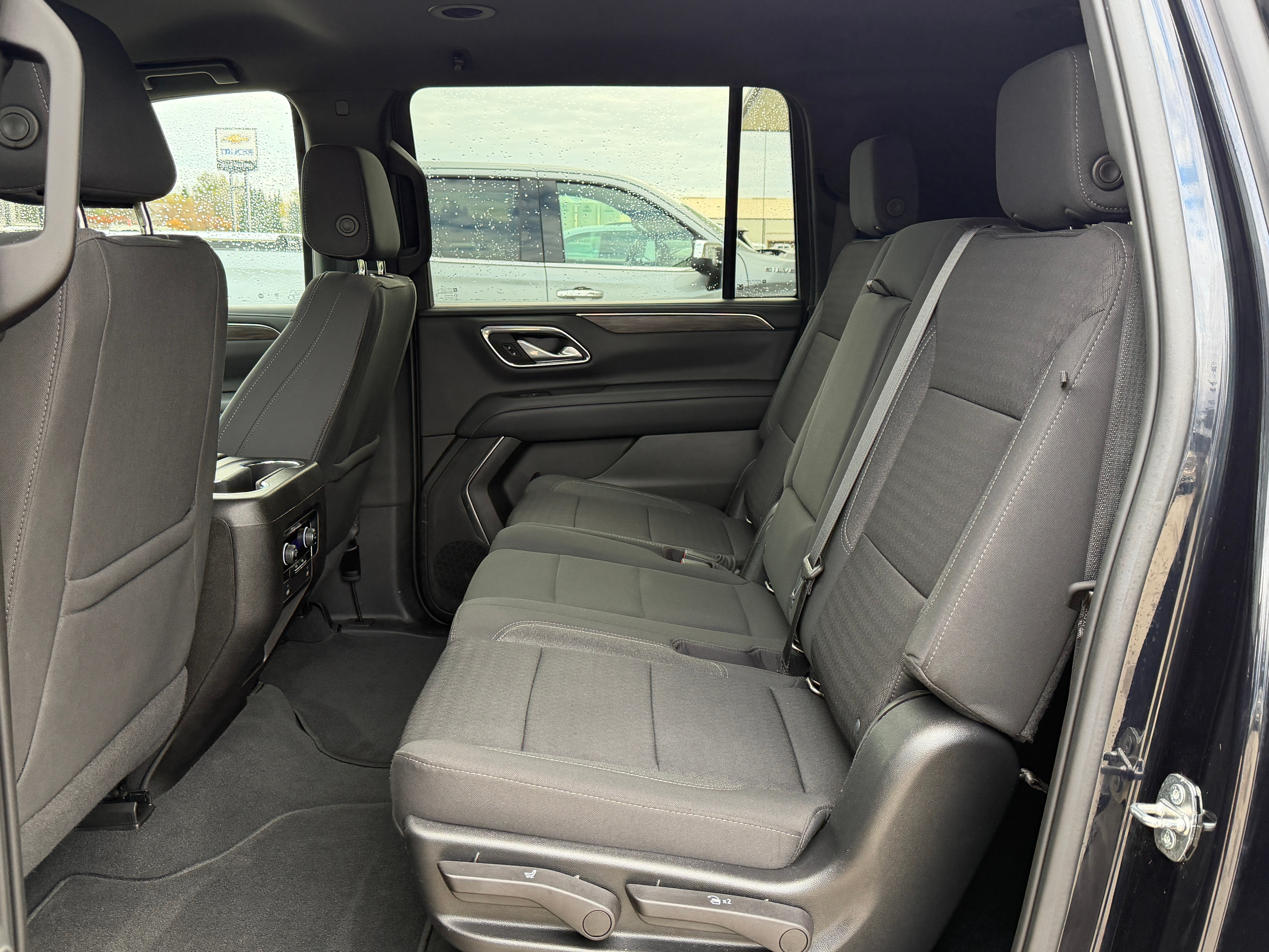 2022 Chevrolet Suburban LS