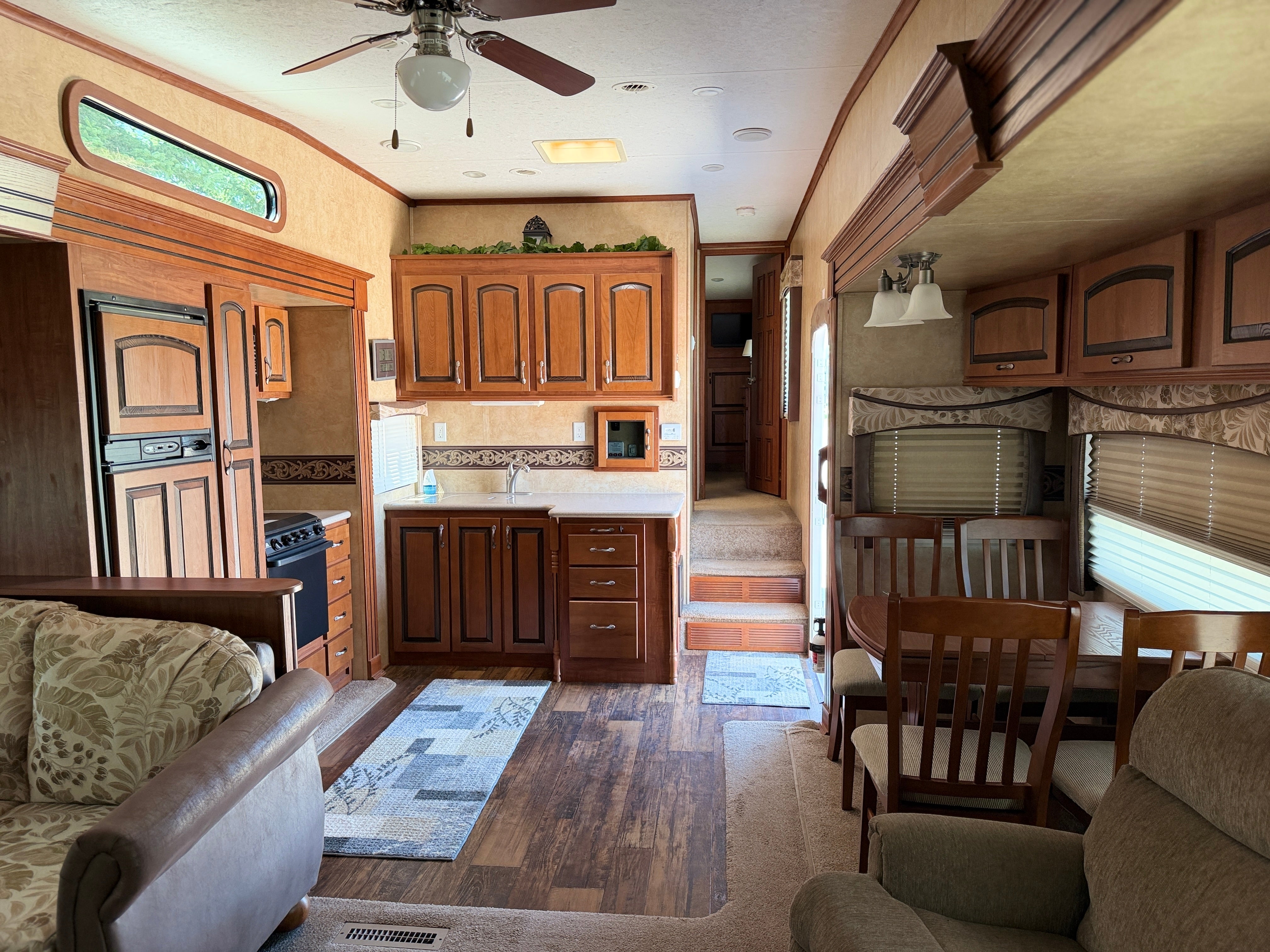2011 JAYCO 351RLTS Base