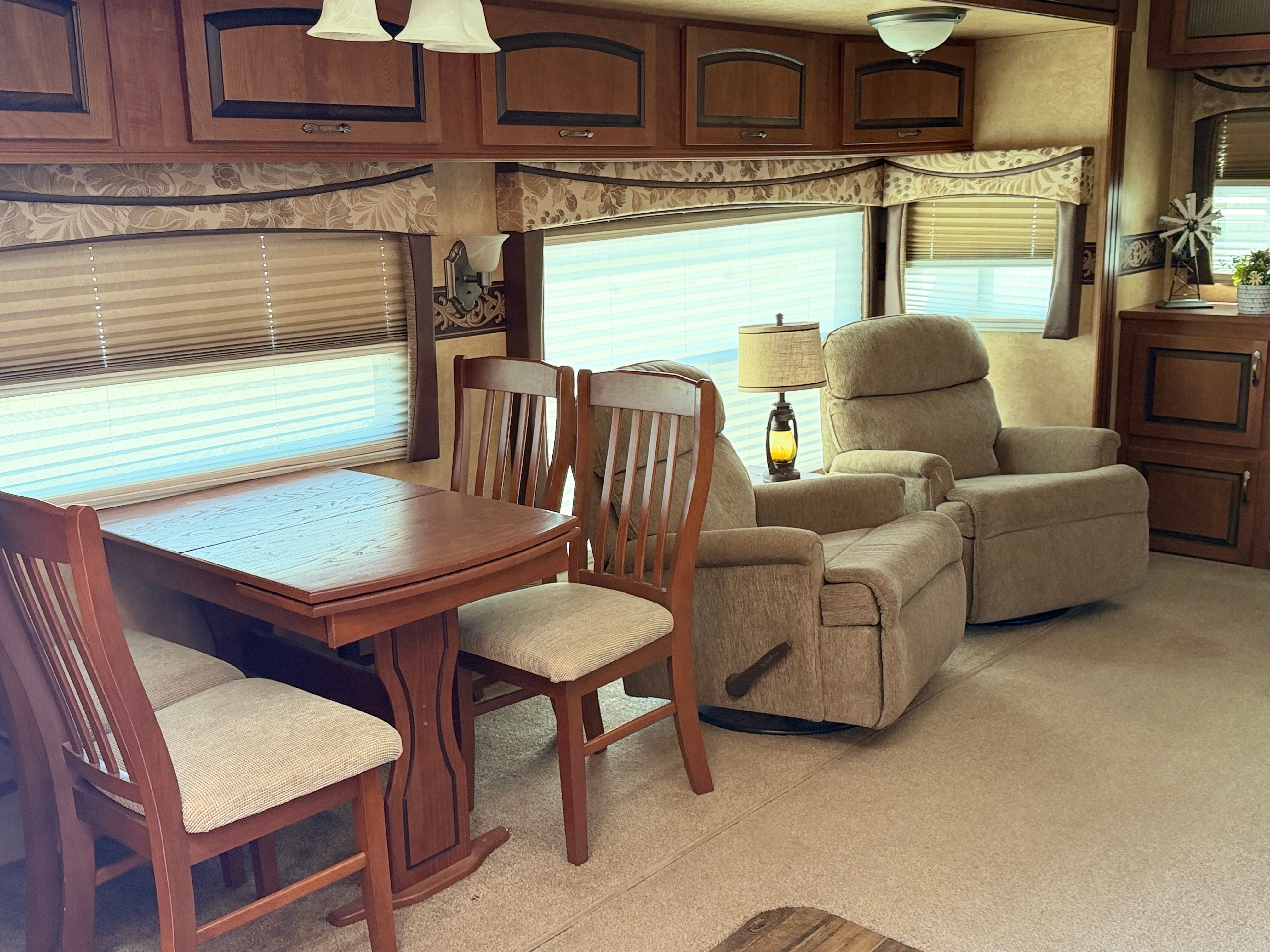 2011 JAYCO 351RLTS Base