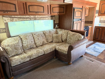 2011 JAYCO 351RLTS Base