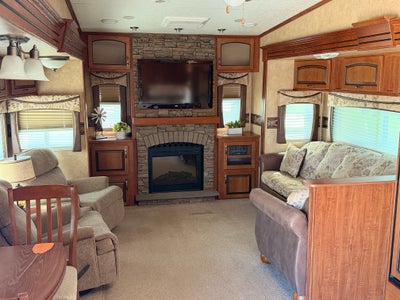2011 JAYCO 351RLTS Base